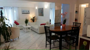 Flor de Mayo,Apt in Alimos near the sea